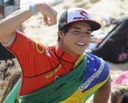 surfistas-brasileiros-que-fazem-sucesso-14