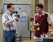 charlie-and-alan-harper-two-and-a-half-men-6433063-500-353