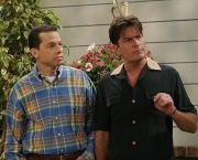 charlie-and-alan-harper-two-and-a-half-men-6433066-500-333