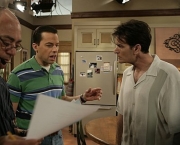 charlie-and-alan-harper-two-and-a-half-men-6433071-400-320