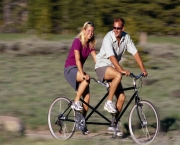 casal-andando-de-bicicleta-f293f.jpg