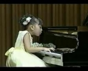 crianca-tocar-piano-08