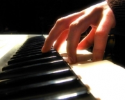 crianca-tocar-piano-11