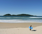 destinos-turisticos-para-surfar-no-brasil-5
