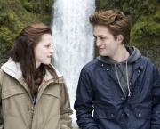 Kristen Stewart as Bella Swan and Robert Pattinson as Edward - Twilight movie image