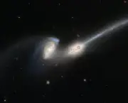 quando-essa-uniao-entre-duas-galaxias-que-se-colidem-acontece-1