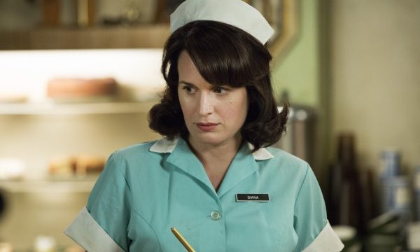 A Atriz Elizabeth Reaser Vestida de Enfermeira