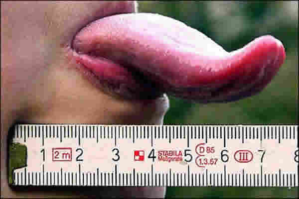 lingua Mulher com Maior Língua do Mundo