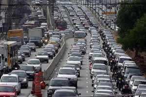 transito-3 Caos no Trânsito, Há Solução?