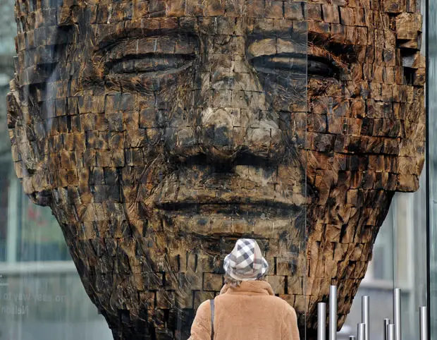 Escultura em Madeira Queimada