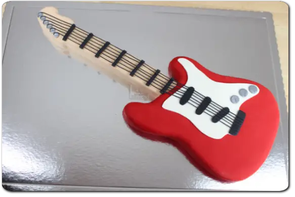 Bolo Em Forma De Guitarra