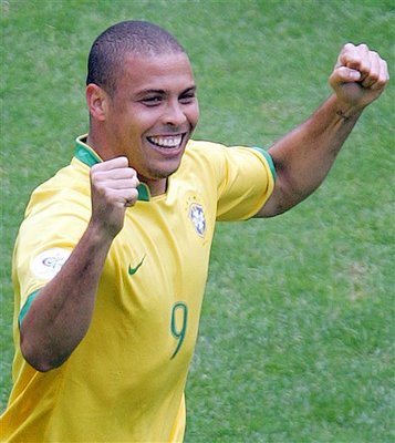 Ronaldo Fenomeno on Ronaldo Fen  Meno Despedida   Profiss  O E Paix  O   Cultura Mix