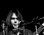 conheca-a-biografia-de-neil-young-4