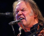 conheca-a-biografia-de-neil-young-5