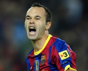 iniesta-e-xavi-pulmao-no-meio-campo-04