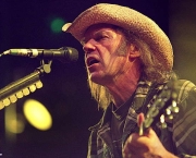 a-carreira-dos-anos-80-de-neil-young-4