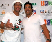 Coletiva a imprensa de Ronaldinho Gaucho, que contou com a presença Roberto Assis Moreira - ex jogador e presidente do Instituto Ronaldinho Gaucho.
A coletiva aconteceu no Complexo Sauipe, Bahia.
foto: Edson Ruiz / Footpress
Sauipe, 22 de dezembro de 2009.