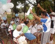 alongamento-para-idosos-12