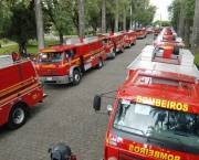 SecretÃ¡rio de Estado de Defesa Social, AntÃ´nio Augusto Anastasia, representando o governador AÃ©cio Neves, entrega novas viaturas para o Corpo de Bombeiros Militar de Minas Gerais. 
Presente o comandante-geral do Corpo de Bombeiros de Minas Gerais, Honorato Ameno.

Local: PalÃ¡cio da Liberdade
Data: 20-03-06
Foto: Omar Freire/Imprensa MG