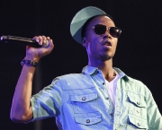 B.o.B performs at the 2010 Wango Tango concert in Los Angeles May 15, 2010. REUTERS/Mario Anzuoni  (UNITED STATES - Tags: ENTERTAINMENT)