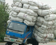Carro com Carga Pesada (1).jpeg