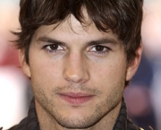cbs-e-warner-confirmam-ashton-kutcher-em-two-and-a-half-men-6