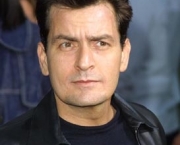 charlie-sheen-se-recupera-em-segundo-show-da-turne-10