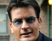 charlie-sheen-se-recupera-em-segundo-show-da-turne-14