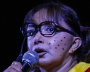 28nov2014---maria-antonieta-de-las-nieves-interprete-da-personagem-chiquinha-do-chaves-fez-uma-homenagem-ao-comediante-roberto-bolanos-durante-show-na-cidade-de-ambato-no-1417256594485_956x500.jpg