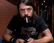 dave-grohl-do-foo-fighters-critica-criador-de-glee-1_0