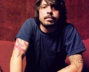 dave-grohl-do-foo-fighters-critica-criador-de-glee-3