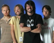 dave-grohl-do-foo-fighters-critica-criador-de-glee-7
