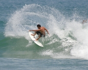 destinos-turisticos-para-surfar-no-brasil-8