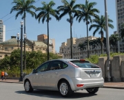 ford-focus-ghia-2-0-9