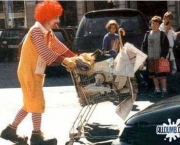 ronald-mcdonald-nas-compras.jpg