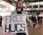 free-hugs-3