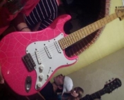 foto-guitarra-rosa-04