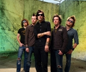 hinder-11