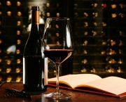 O restaurante Arturito esta oferecendo a seus clientes, diversos rotulos de vinhos de ate R$100,00 a garrafa