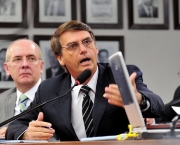 PlenÃ¡rio 3
ComissÃ£o de RelaÃ§Ãµes Exteriores e de Defesa Nacional CREDN e ComissÃ£o de
Agricultura, PecuÃ¡ria, Abastecimento e desenvolvimento Rural CAPADR
AudiÃªncia PÃºblica
Temas: 
1) Debater a eventual participaÃ§Ã£o do Brasil no processo de enriquecimento de
urÃ¢nio do IrÃ£ (Req. 353/10, do dep. Raul Jungmann);
2) Prestar informaÃ§Ãµes a respeito das reaÃ§Ãµes internacionais e crÃ­ticas despertadas pelas manifestaÃ§Ãµes pÃºblicas do Presidente da RepÃºblica, relacionadas Ã  morte do opositor de consciÃªncia cubano, Orlando Zapata Tamayo, durante a visita que autoridades brasileiras fizeram a Cuba, e ao apoio que tem
sido expressado pelo supremo mandatÃ¡rio brasileiro e autoridades diplomÃ¡ticas em relaÃ§Ã£o
ao desenvolvimento de tecnologia nuclear pelo IrÃ£ (Req. 361/10, do dep. Antonio Carlos
Mendes Thame);
3) Debater as implicaÃ§Ãµes da retaliaÃ§Ã£o comercial entre Brasil e Estados
Unidos. (Req. 379/10, dos dep. Antonio Carlos Mendes Thame e Duarte Nogueira); e
4) Informar a posiÃ§Ã£o brasileira na ConferÃªncia de RevisÃ£o do Tratado de NÃ£o-ProliferaÃ§Ã£o
Nuclear (TNP). (Req. 382/10, dos dep. Fernando Gabeira e Raul Jungmann)
Dep Jair Bolsonaro, ao microfone
Foto: Saulo Cruz
09.06.10