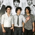 jonas-brothers-5.jpg