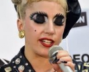 lady-gaga-ajuda-vitimas-do-tsunami-1