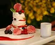 merengue-com-frutas-vermelhas-11