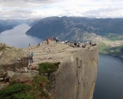 montanha-de-pedra-noruega.jpg