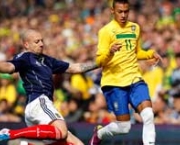 neymar-minimiza-incidente-da-banana-no-amistoso-contra-a-escocia-4