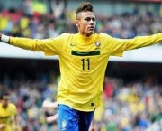 neymar-minimiza-incidente-da-banana-no-amistoso-contra-a-escocia-8
