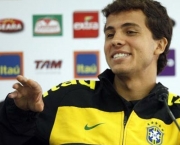 o-jogador-de-futebol-nilmar-12