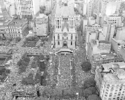 vista aerea da praca da se no comicio pro-diretas ja. foto: oswaldo l. palermo/ae 25/01/1984.