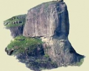 passagens-subterraneas-na-pedra-da-gavea-1