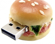 Pen Drives Engraçados (13)